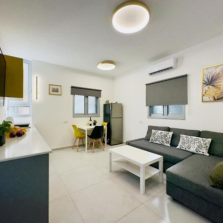 Amazing 2Rooms Apt In Bat Yam - Step By The Beach Exterior foto