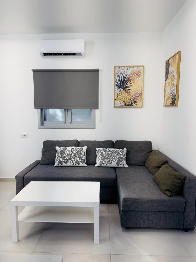Amazing 2Rooms Apt In Bat Yam - Step By The Beach Exterior foto