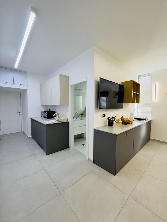 Amazing 2Rooms Apt In Bat Yam - Step By The Beach Exterior foto